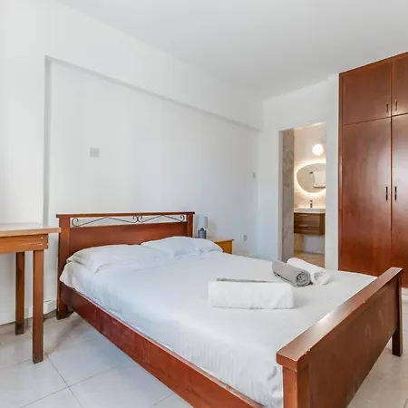 Gazde/Camere de închiriat Andreas Beachfront